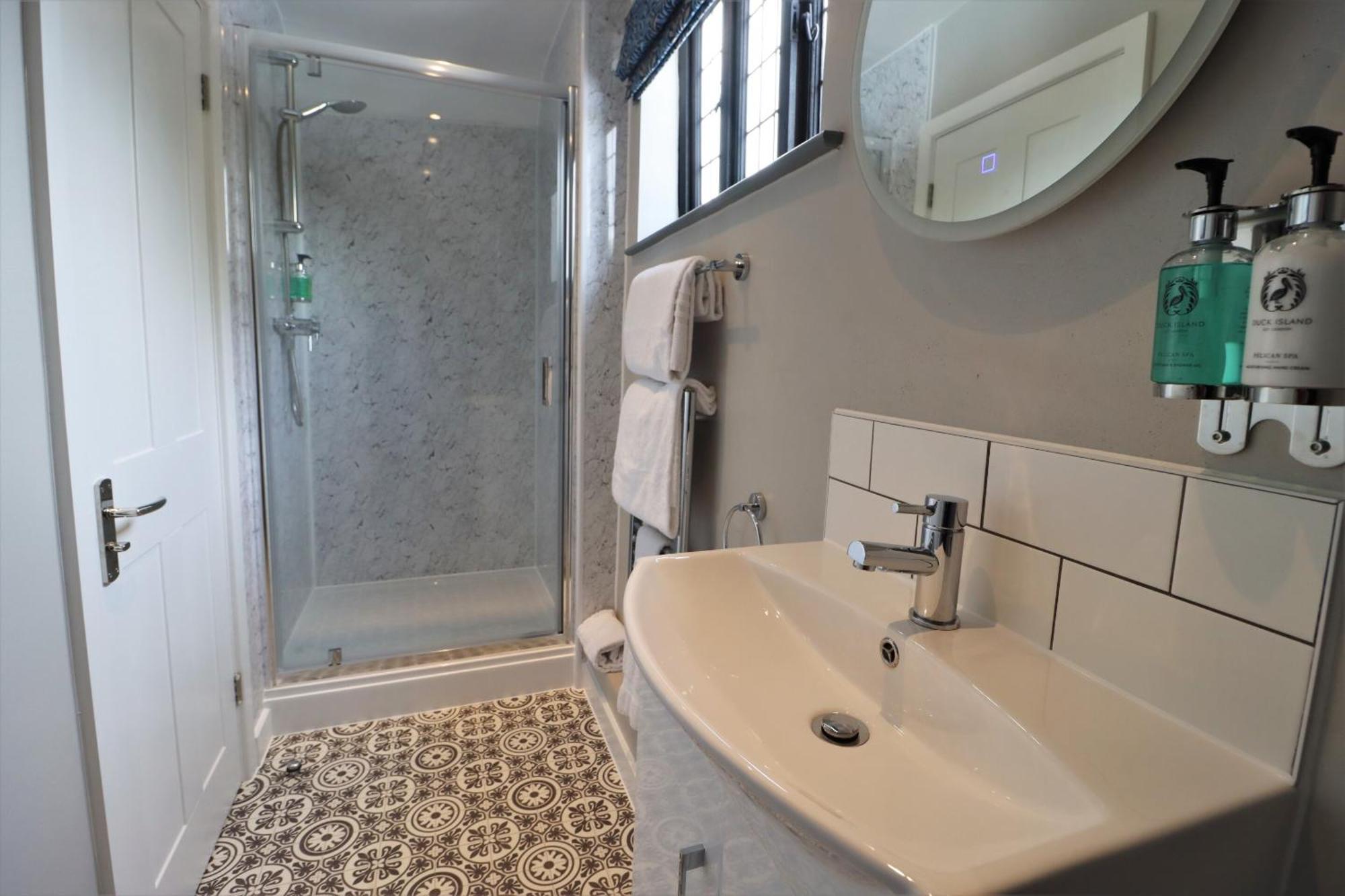 Deluxe Double Room with Shower